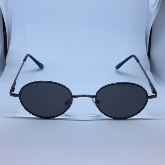 Robin Ruth ‘Austin’ Gray Sunglasses - Picture 2 of 3